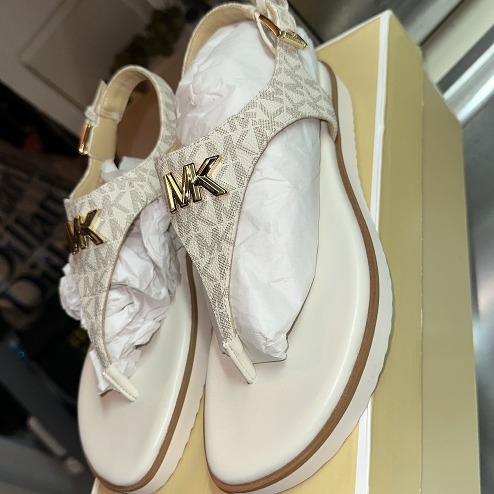 MICHAEL KORS JILLY FLAT SANDAL 7M - Picture 1 of 12